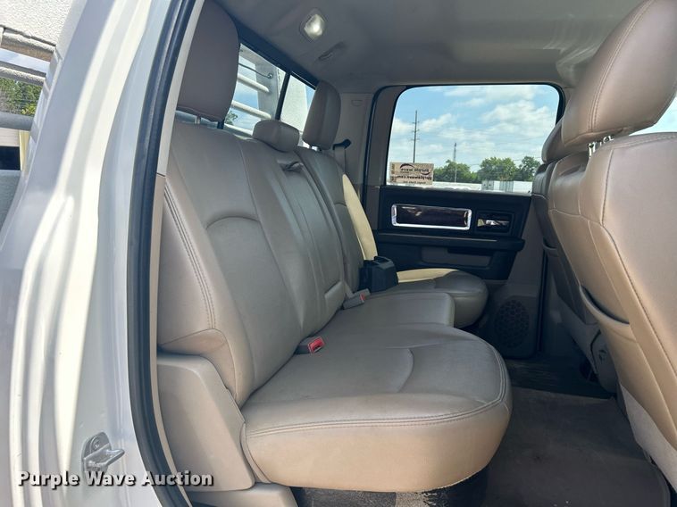 image for item DI7905 2012 Dodge Ram 5500HD  Crew Cab flatbed pickup truck