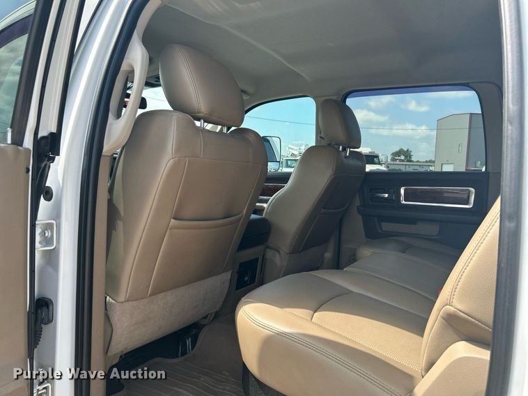 image for item DI7905 2012 Dodge Ram 5500HD  Crew Cab flatbed pickup truck