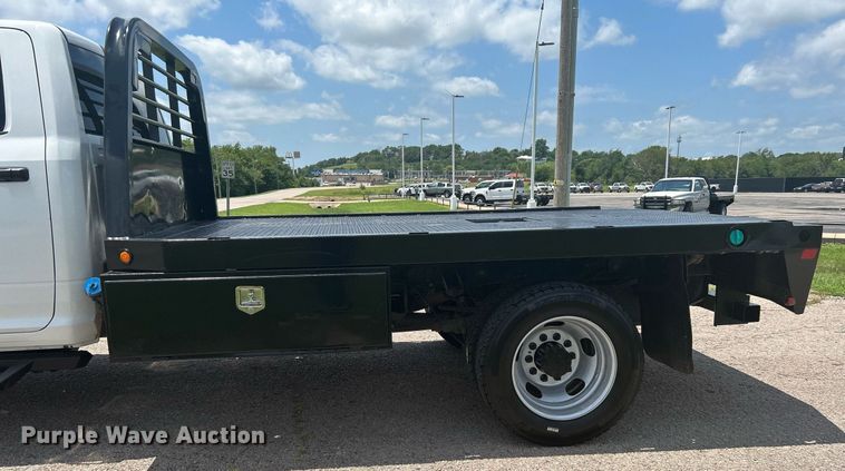 image for item DI7907 2017 Dodge Ram 4500HD  Crew Cab flatbed truck