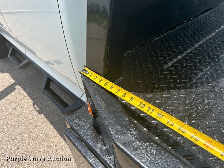 image for item DI7907 2017 Dodge Ram 4500HD  Crew Cab flatbed truck