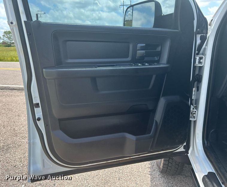 image for item DI7907 2017 Dodge Ram 4500HD  Crew Cab flatbed truck