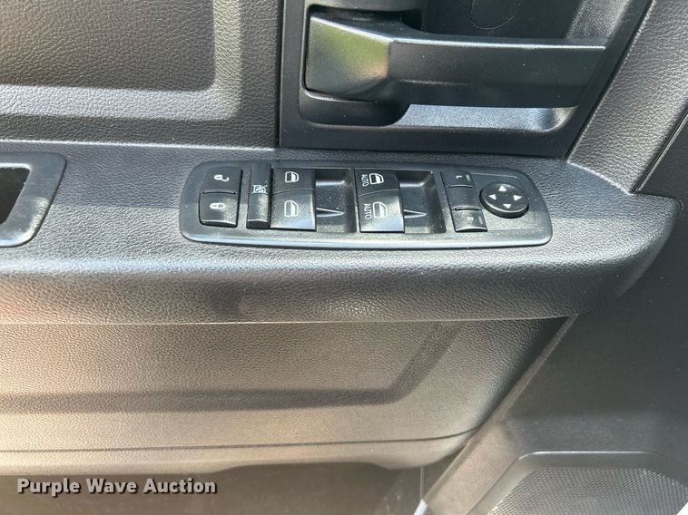 image for item DI7907 2017 Dodge Ram 4500HD  Crew Cab flatbed truck