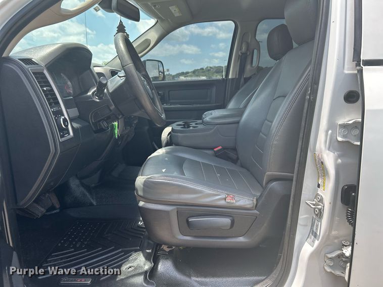 image for item DI7907 2017 Dodge Ram 4500HD  Crew Cab flatbed truck