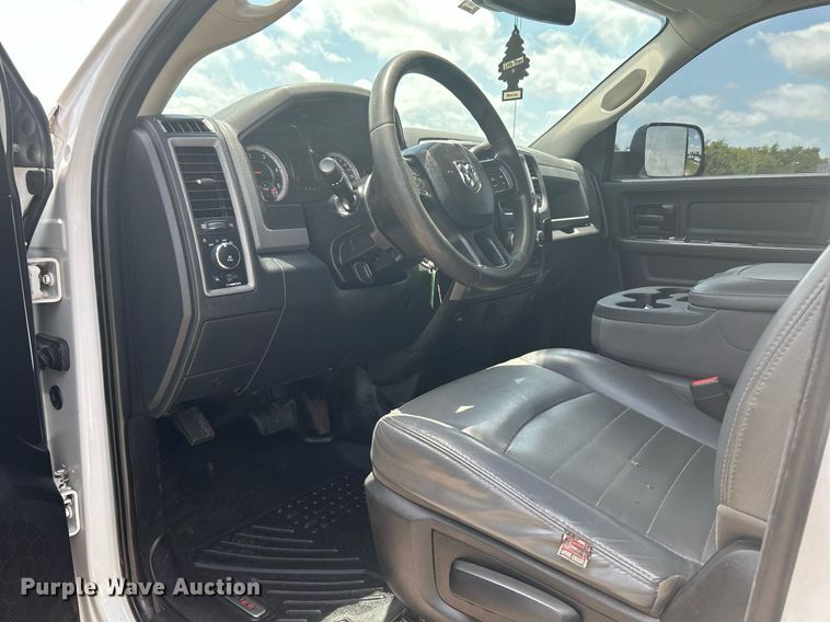 image for item DI7907 2017 Dodge Ram 4500HD  Crew Cab flatbed truck