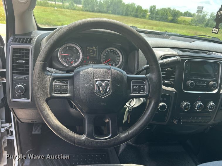 image for item DI7907 2017 Dodge Ram 4500HD  Crew Cab flatbed truck