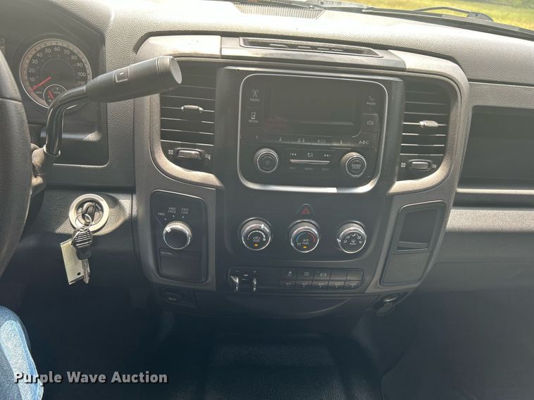 image for item DI7907 2017 Dodge Ram 4500HD  Crew Cab flatbed truck