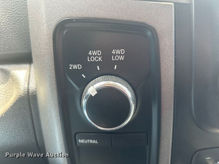 image for item DI7907 2017 Dodge Ram 4500HD  Crew Cab flatbed truck