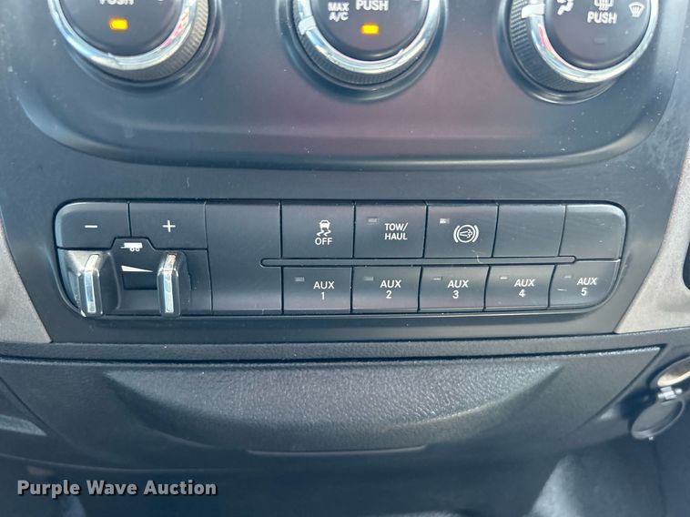 image for item DI7907 2017 Dodge Ram 4500HD  Crew Cab flatbed truck