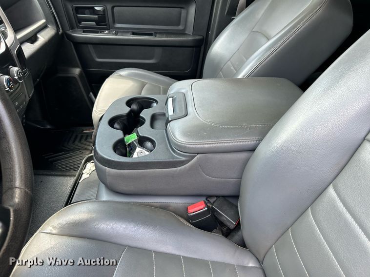 image for item DI7907 2017 Dodge Ram 4500HD  Crew Cab flatbed truck