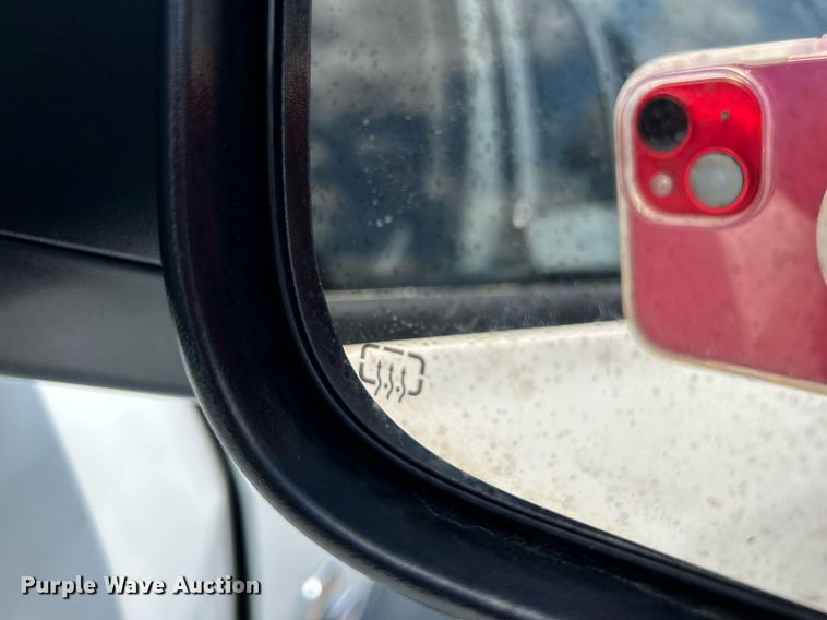 image for item DI7907 2017 Dodge Ram 4500HD  Crew Cab flatbed truck