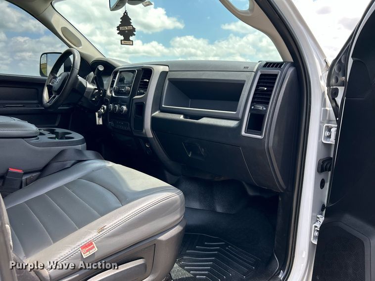 image for item DI7907 2017 Dodge Ram 4500HD  Crew Cab flatbed truck