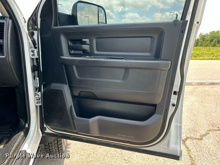 image for item DI7907 2017 Dodge Ram 4500HD  Crew Cab flatbed truck