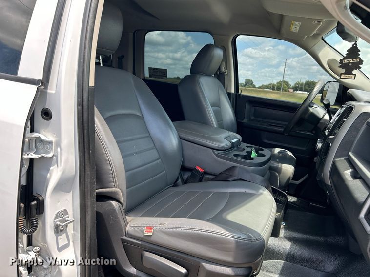 image for item DI7907 2017 Dodge Ram 4500HD  Crew Cab flatbed truck