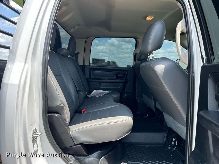 image for item DI7907 2017 Dodge Ram 4500HD  Crew Cab flatbed truck