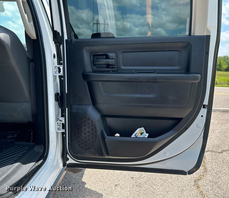 image for item DI7907 2017 Dodge Ram 4500HD  Crew Cab flatbed truck