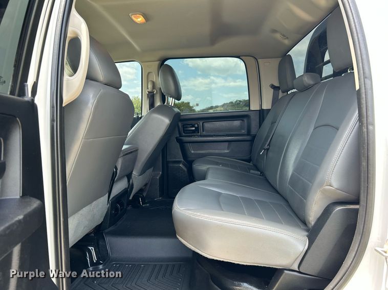 image for item DI7907 2017 Dodge Ram 4500HD  Crew Cab flatbed truck