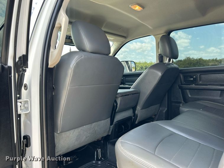 image for item DI7907 2017 Dodge Ram 4500HD  Crew Cab flatbed truck