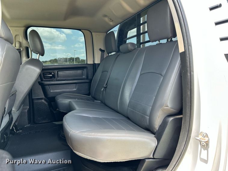 image for item DI7907 2017 Dodge Ram 4500HD  Crew Cab flatbed truck