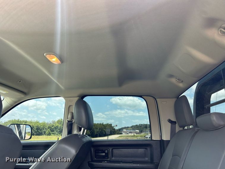 image for item DI7907 2017 Dodge Ram 4500HD  Crew Cab flatbed truck