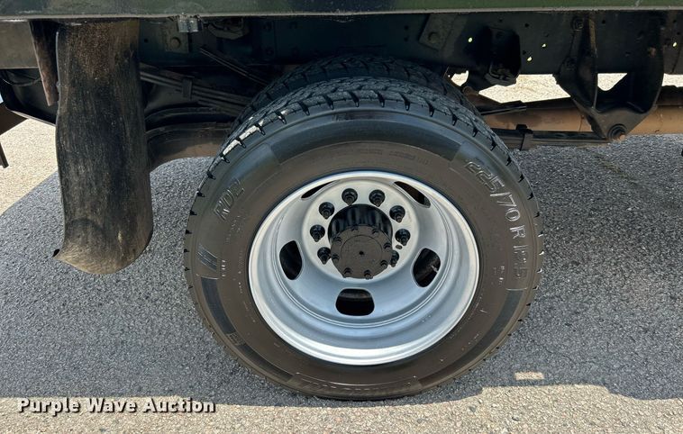 image for item DI7907 2017 Dodge Ram 4500HD  Crew Cab flatbed truck