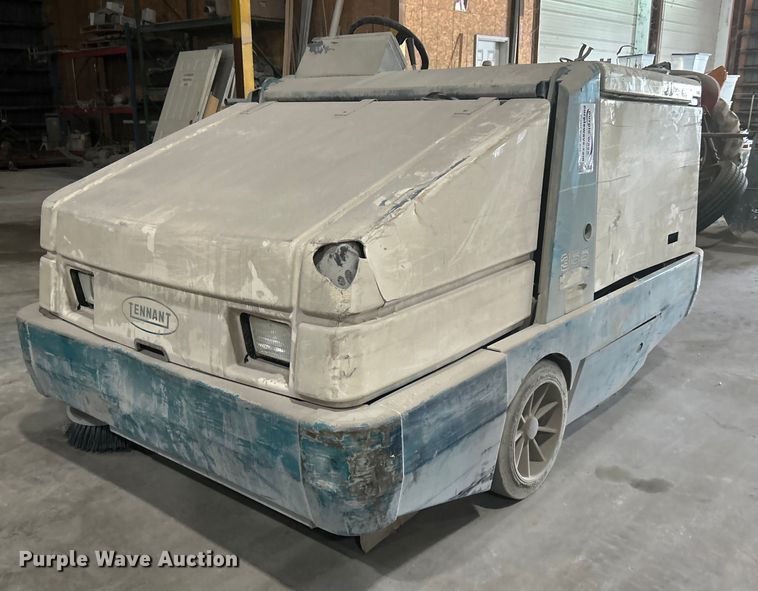 image for item DI7920 Tennant 355  sweeper