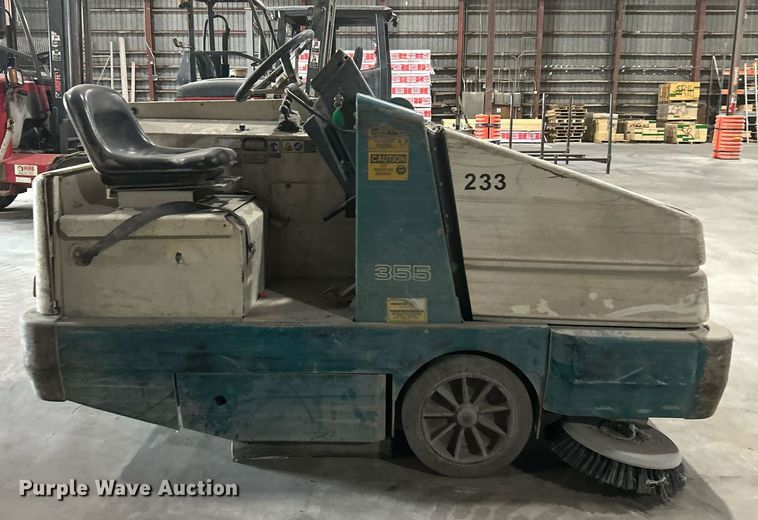 image for item DI7920 Tennant 355  sweeper