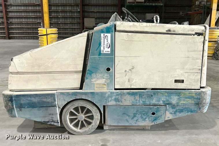 image for item DI7920 Tennant 355  sweeper