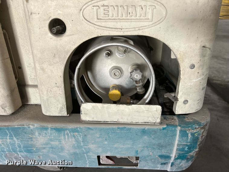 image for item DI7920 Tennant 355  sweeper