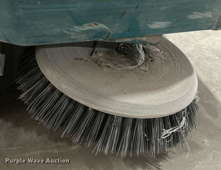 image for item DI7920 Tennant 355  sweeper