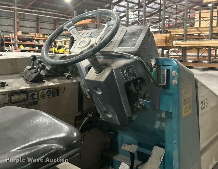 image for item DI7920 Tennant 355  sweeper