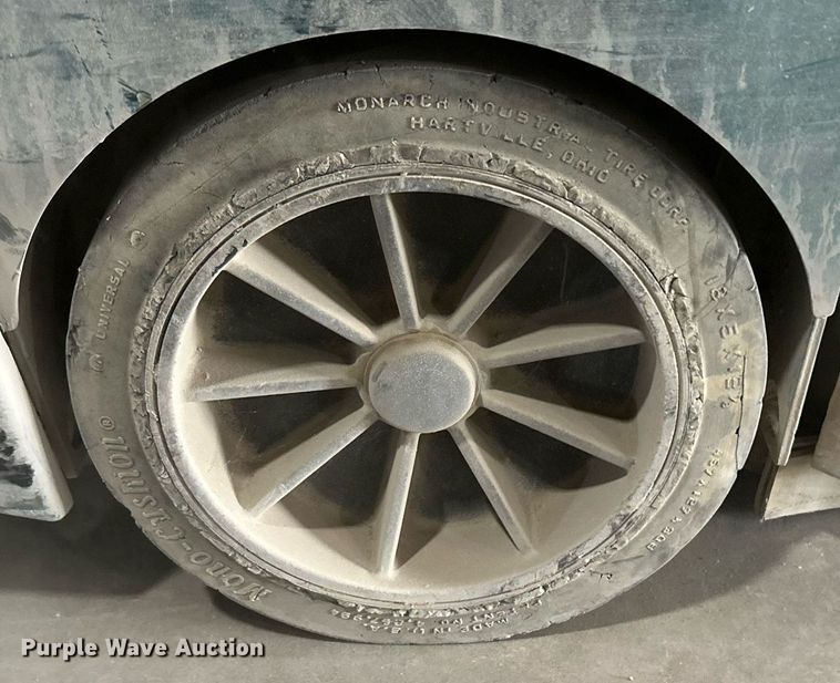 image for item DI7920 Tennant 355  sweeper