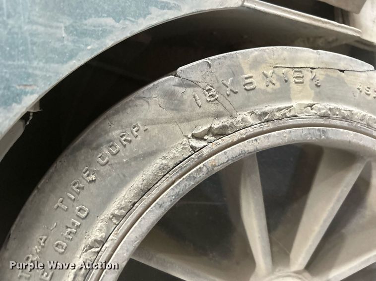 image for item DI7920 Tennant 355  sweeper