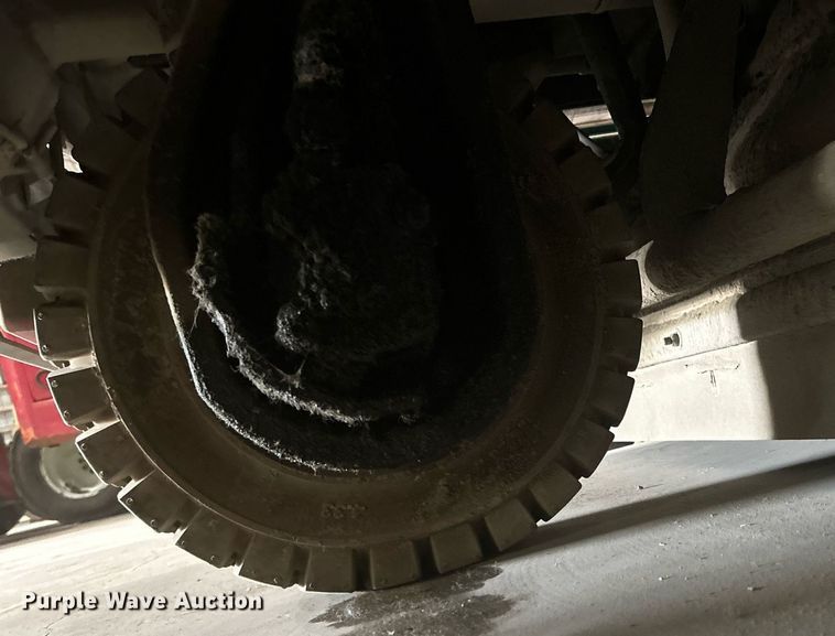 image for item DI7920 Tennant 355  sweeper