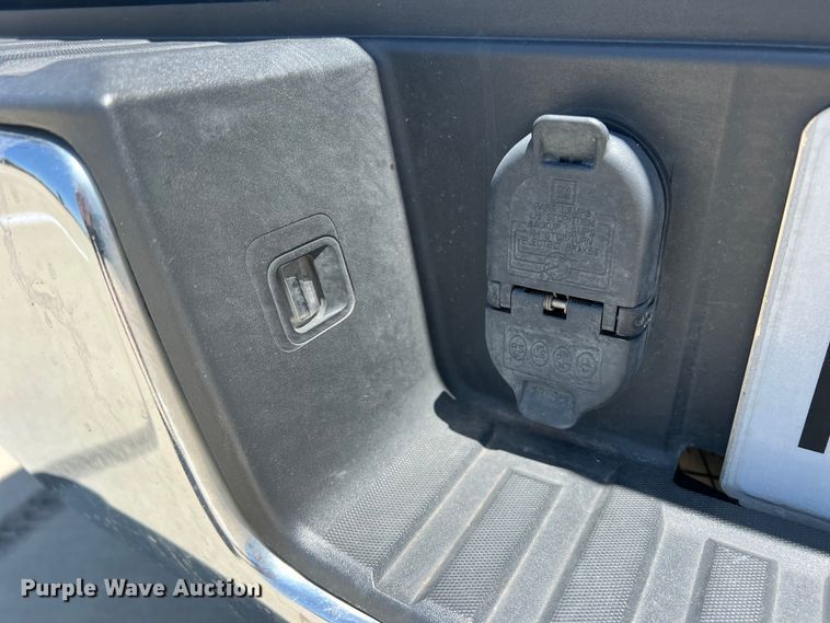 image for item DI8740 2015  Chevrolet Silverado 1500  Crew Cab pickup truck