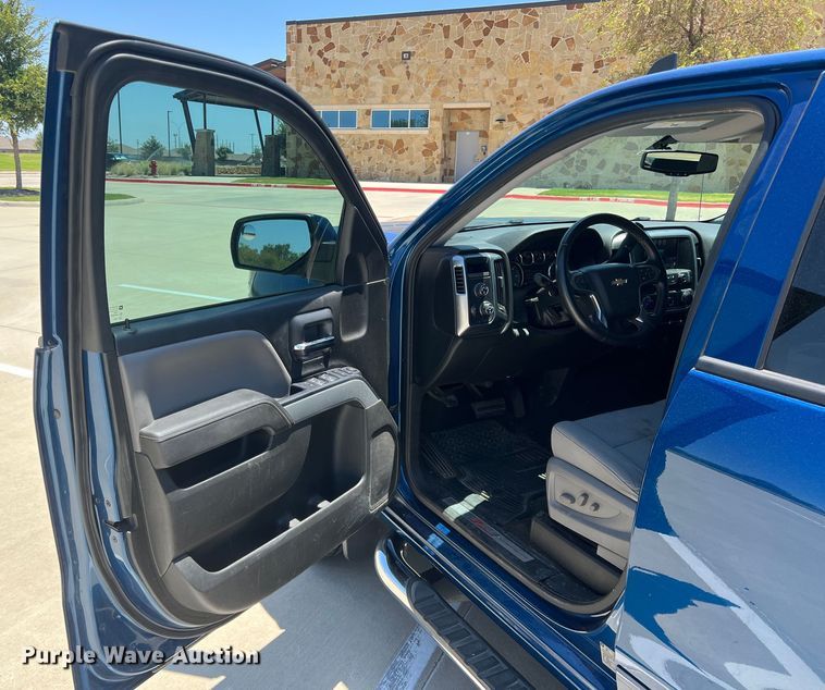 image for item DI8740 2015  Chevrolet Silverado 1500  Crew Cab pickup truck