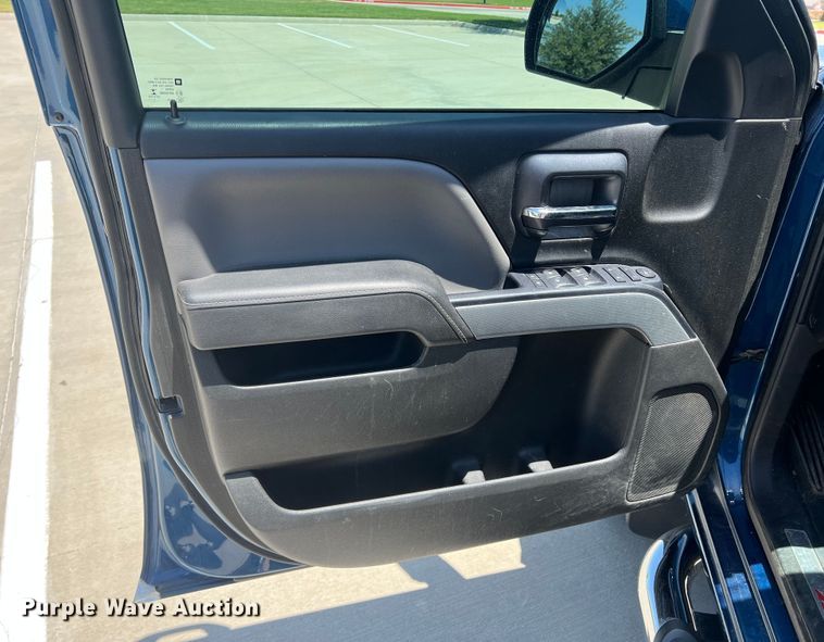 image for item DI8740 2015  Chevrolet Silverado 1500  Crew Cab pickup truck