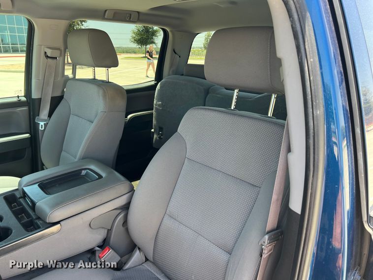 image for item DI8740 2015  Chevrolet Silverado 1500  Crew Cab pickup truck