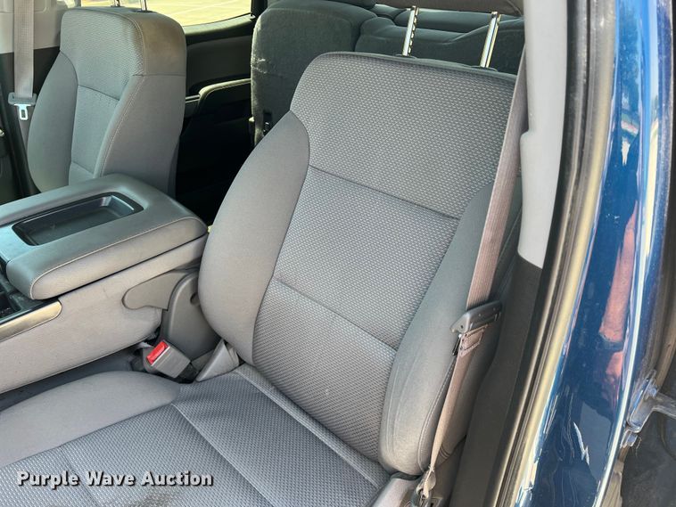 image for item DI8740 2015  Chevrolet Silverado 1500  Crew Cab pickup truck