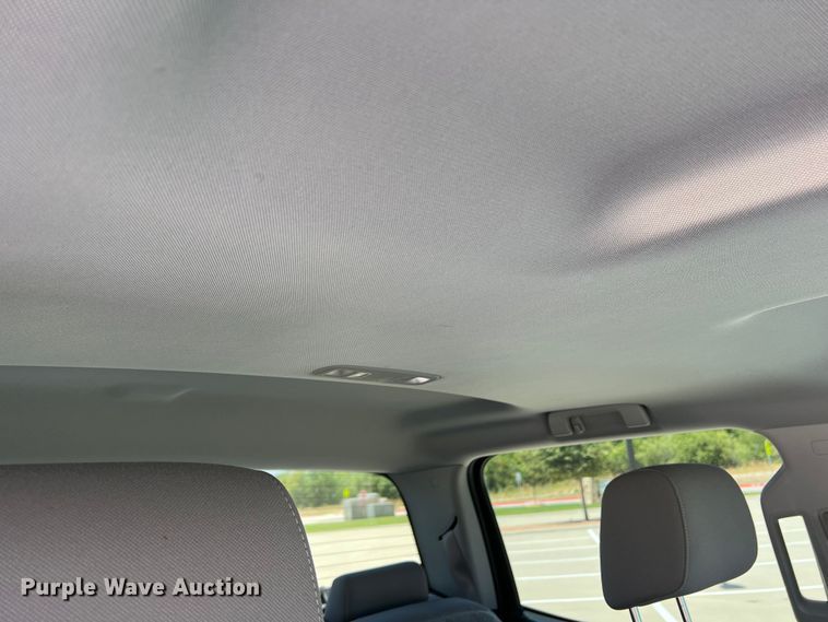 image for item DI8740 2015  Chevrolet Silverado 1500  Crew Cab pickup truck