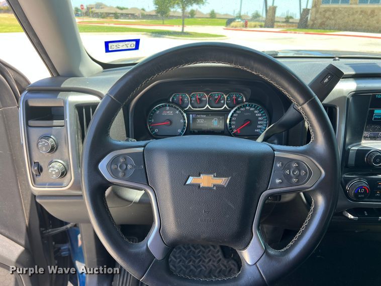 image for item DI8740 2015  Chevrolet Silverado 1500  Crew Cab pickup truck