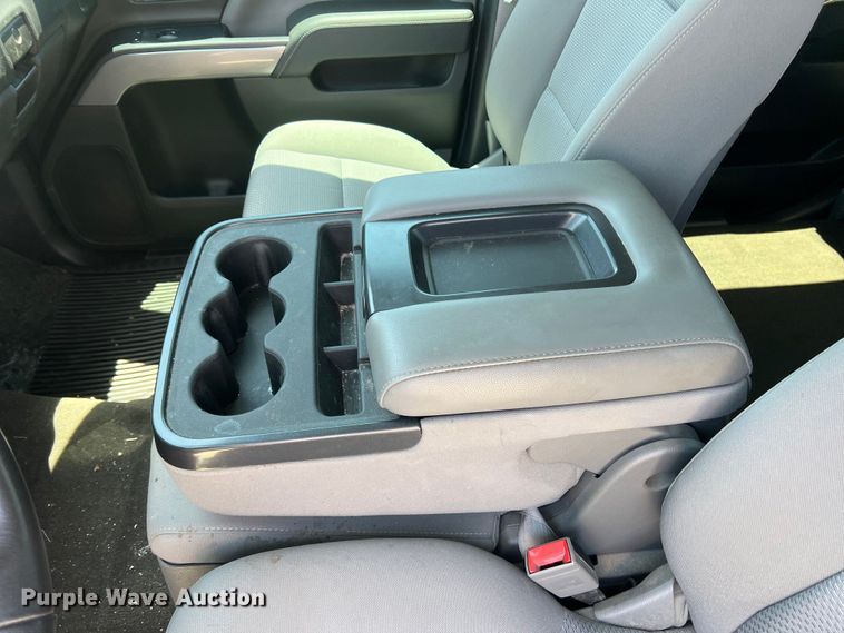 image for item DI8740 2015  Chevrolet Silverado 1500  Crew Cab pickup truck