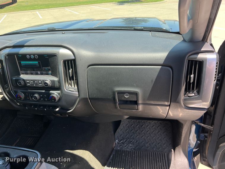 image for item DI8740 2015  Chevrolet Silverado 1500  Crew Cab pickup truck