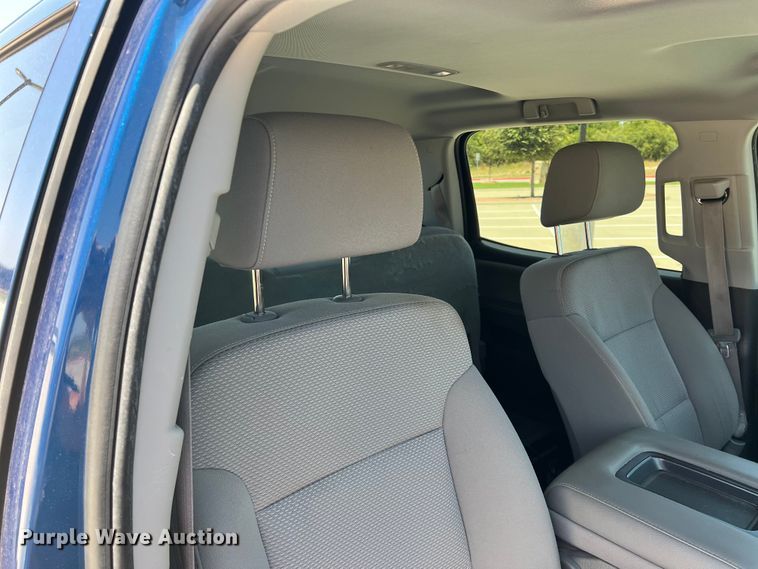 image for item DI8740 2015  Chevrolet Silverado 1500  Crew Cab pickup truck