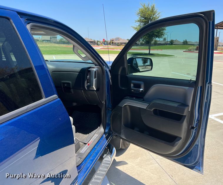 image for item DI8740 2015  Chevrolet Silverado 1500  Crew Cab pickup truck