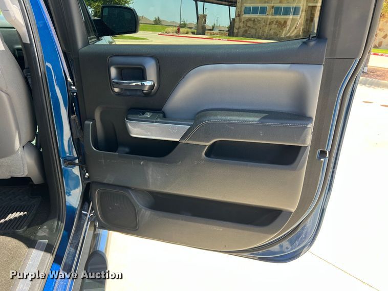 image for item DI8740 2015  Chevrolet Silverado 1500  Crew Cab pickup truck