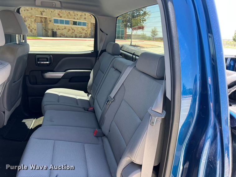 image for item DI8740 2015  Chevrolet Silverado 1500  Crew Cab pickup truck