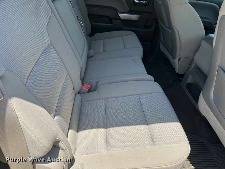 image for item DI8740 2015  Chevrolet Silverado 1500  Crew Cab pickup truck