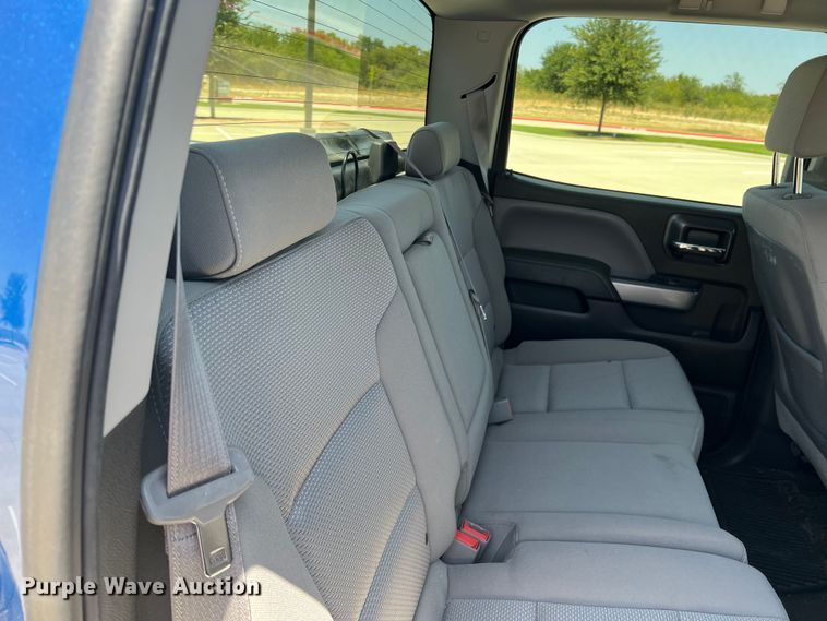 image for item DI8740 2015  Chevrolet Silverado 1500  Crew Cab pickup truck