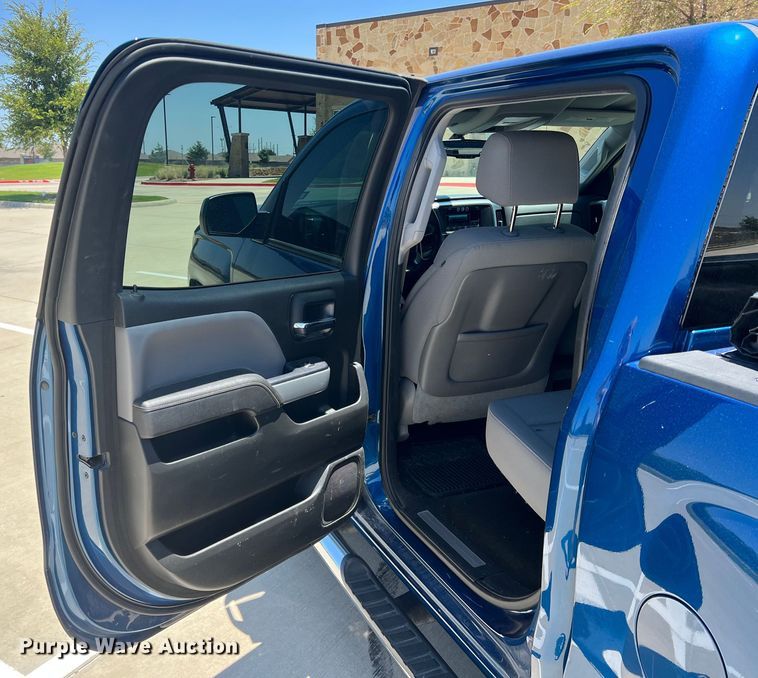 image for item DI8740 2015  Chevrolet Silverado 1500  Crew Cab pickup truck