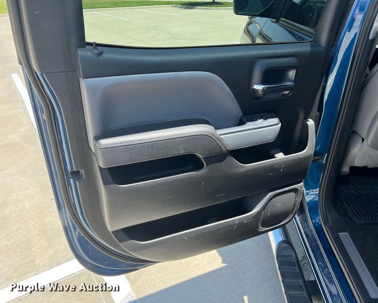 image for item DI8740 2015  Chevrolet Silverado 1500  Crew Cab pickup truck